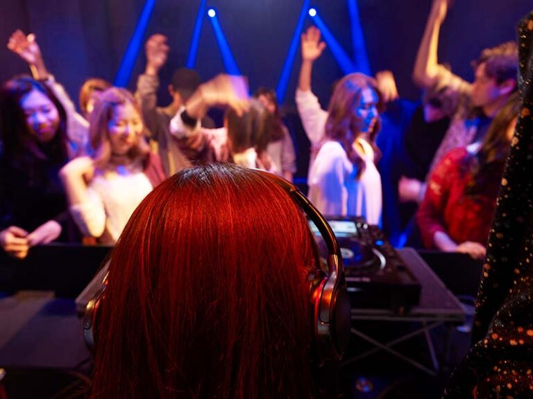 夜のクラブイベントのイメージ